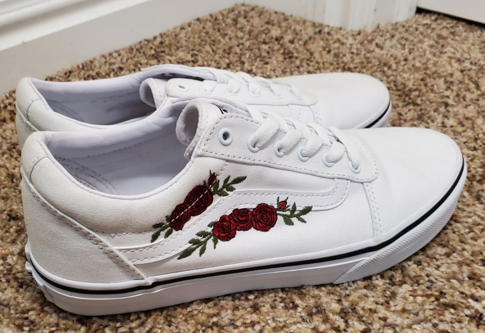 Vans White Rose Embroidered Low Top Sneakers Womens Size 6 Floral Lace Up Shoes